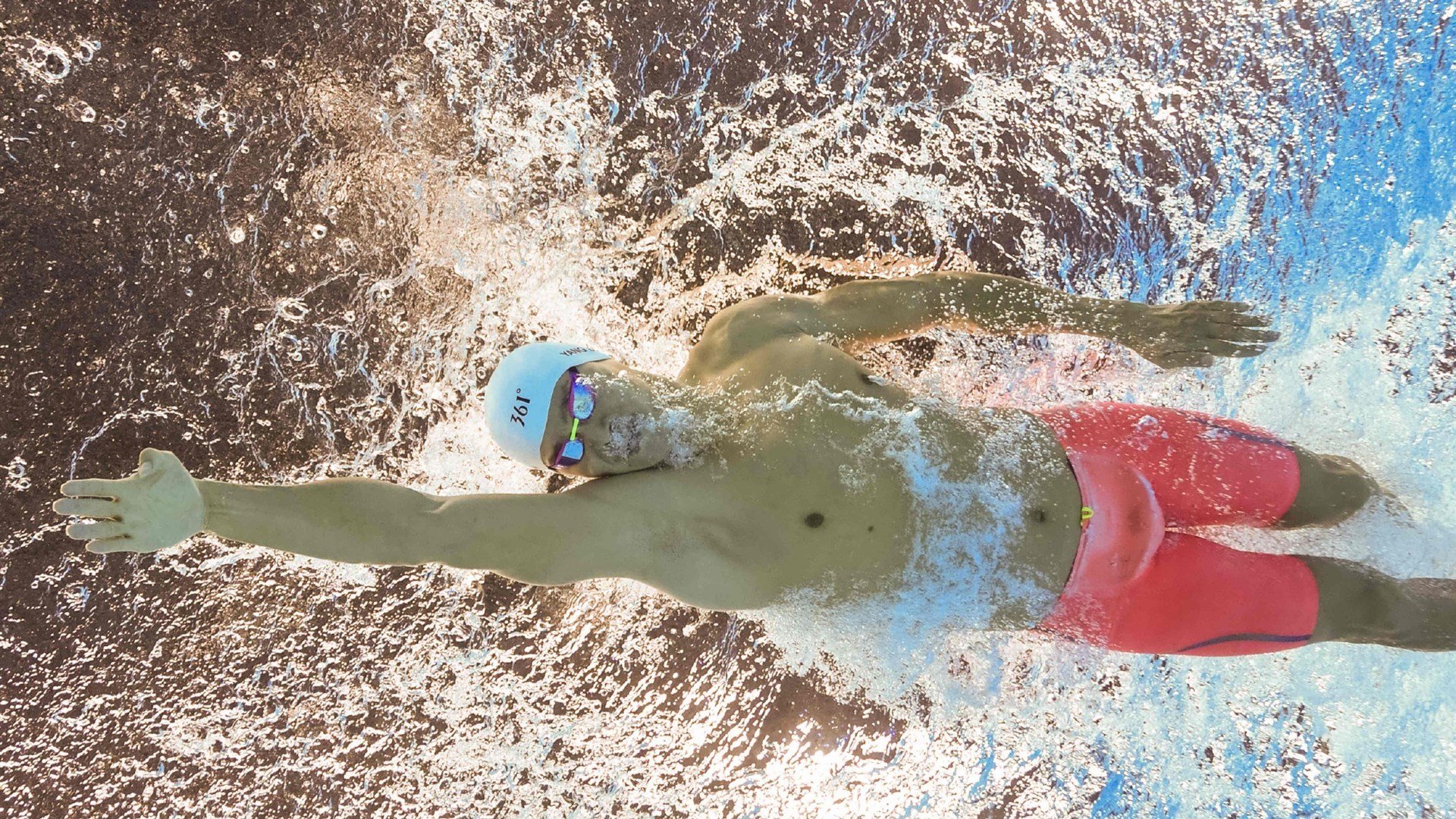 伦敦马拉松迎来迎来新纪录选手,现场气氛空前高涨,伦敦马拉松2021视频